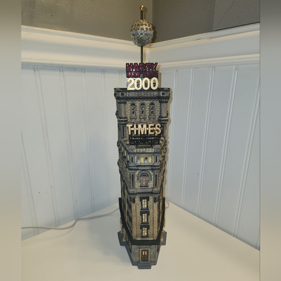 Dept 56 The Times Tower Special Edition Gift Set 2000